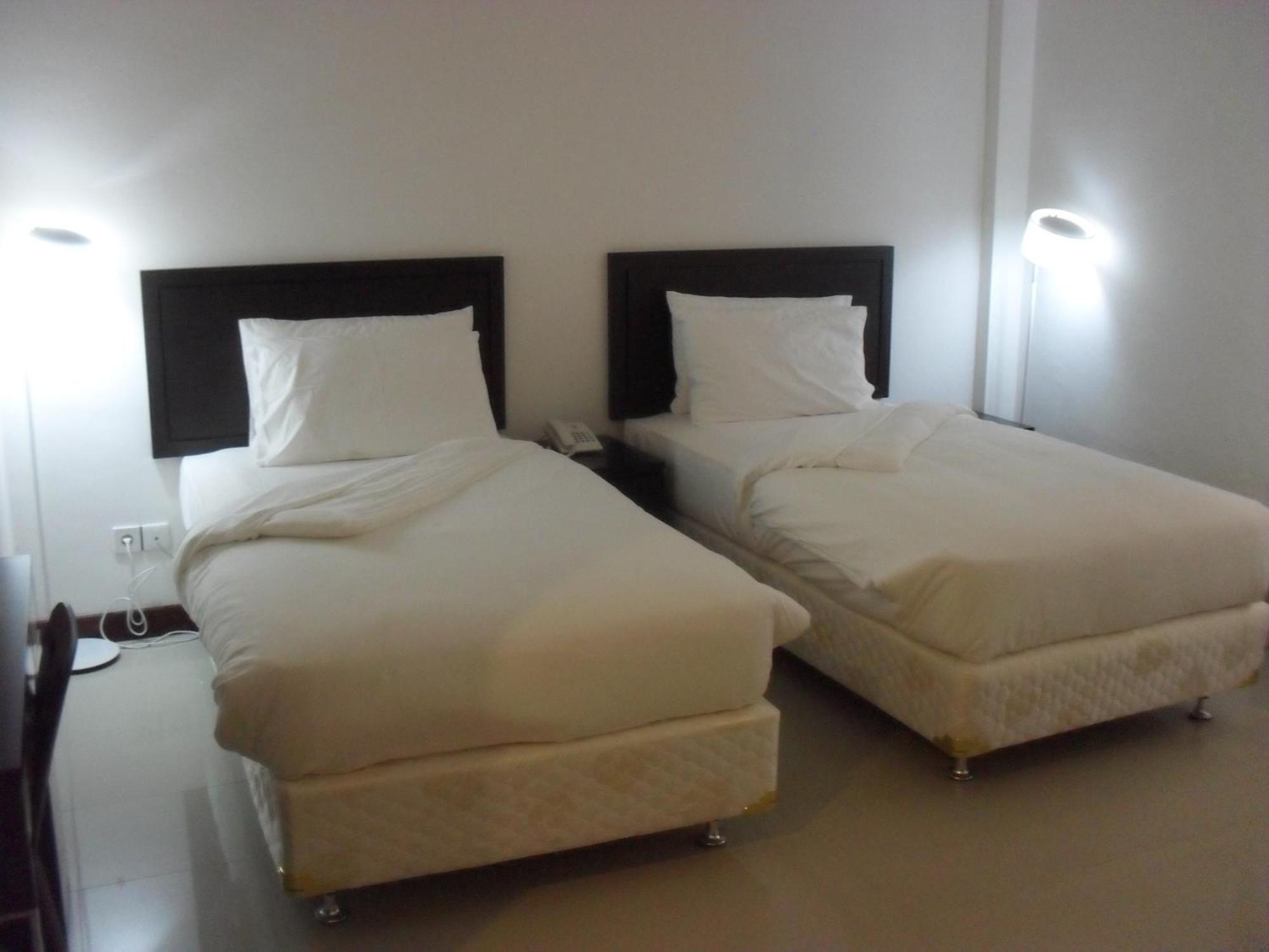 Hotel The Ramelau Дили Экстерьер фото